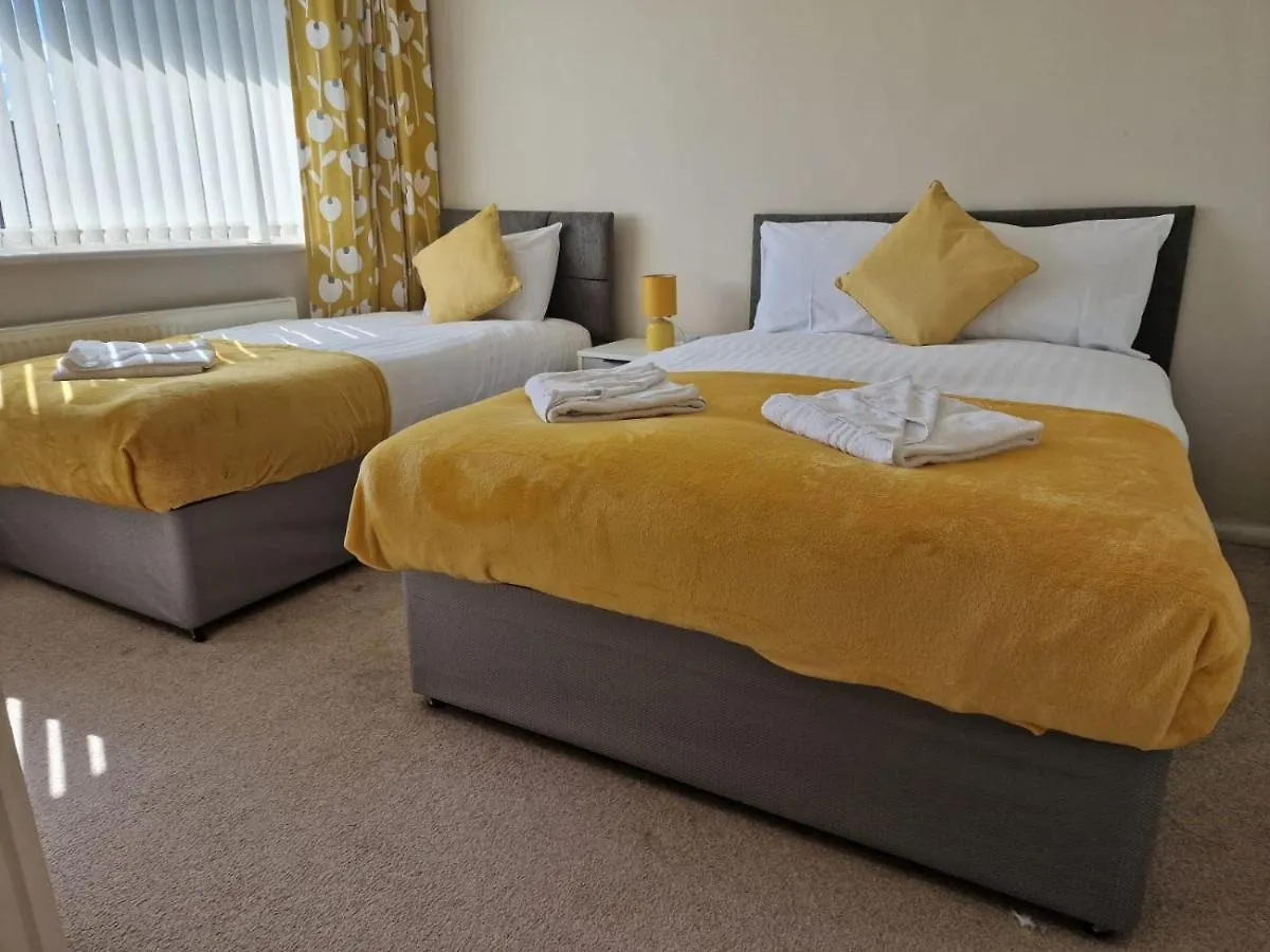 리즈 4 Beds With Links To Motorways 아파트